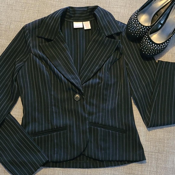 Womans Xhilaration Black Pin Striped Blazer. - Picture 4 of 7
